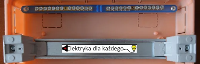 Zdjęcie Jak podłączyć skrzynkę z bezpiecznikami bez ryzyka błędów elektrycznych
