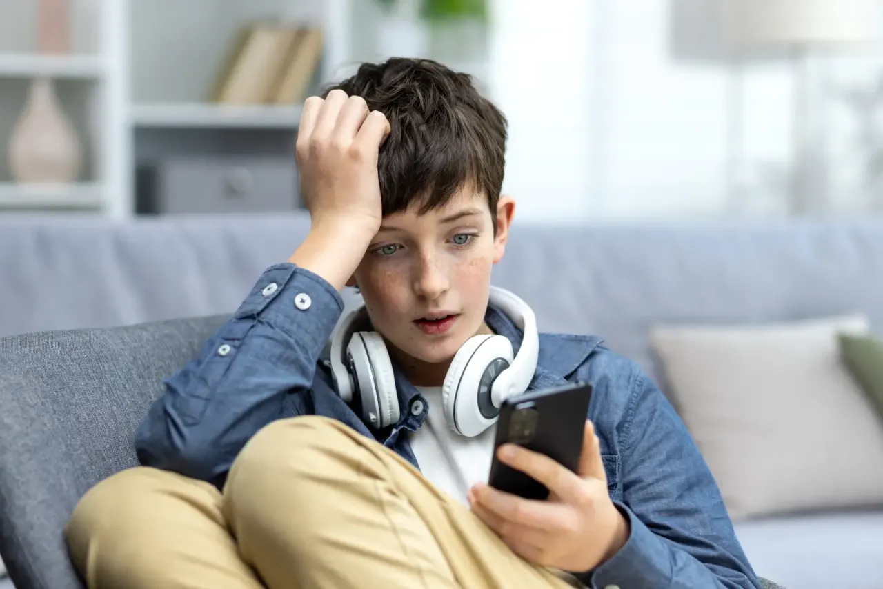 Zdjęcie Jak telefon komórkowy wpływa na rozwój dziecka - unikaj zagrożeń