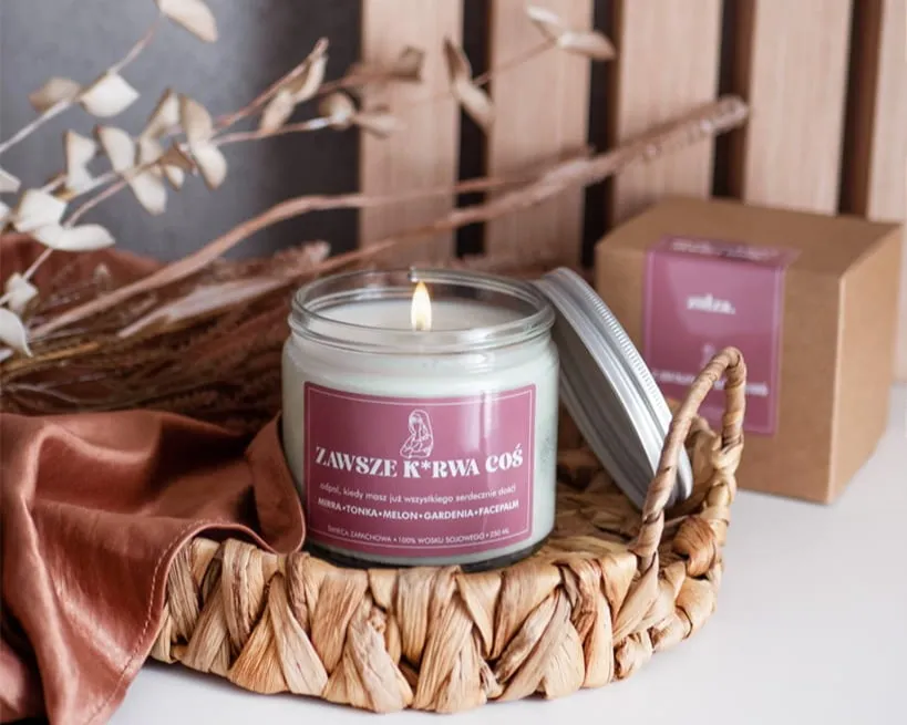 Zdjęcie Świeczki o zapachu perfum – stwórz wyjątkową atmosferę w domu