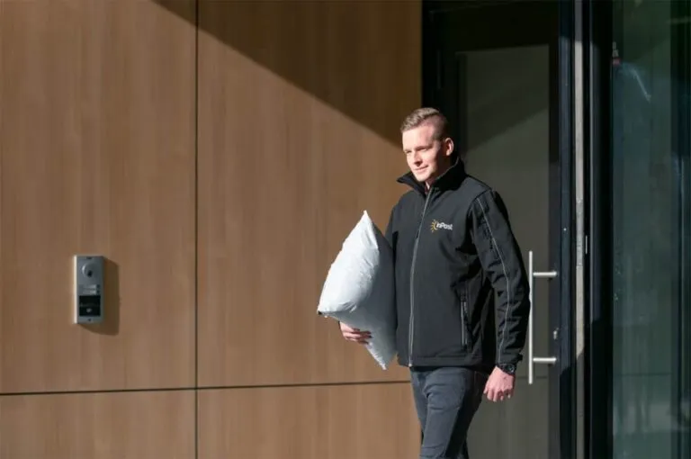 Zdjęcie Do której jeżdżą kurierzy? Sprawdź godziny dostaw i uniknij problemów