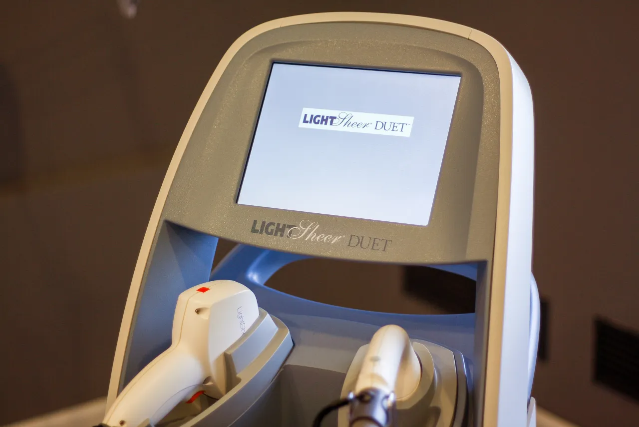 Zdjęcie Jak działa laser do depilacji i co warto wiedzieć przed zabiegiem