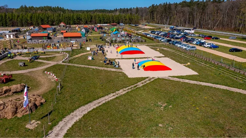 Zdjęcie Co warto zobaczyć w Łebie z dziećmi - najlepsze atrakcje i zabawy