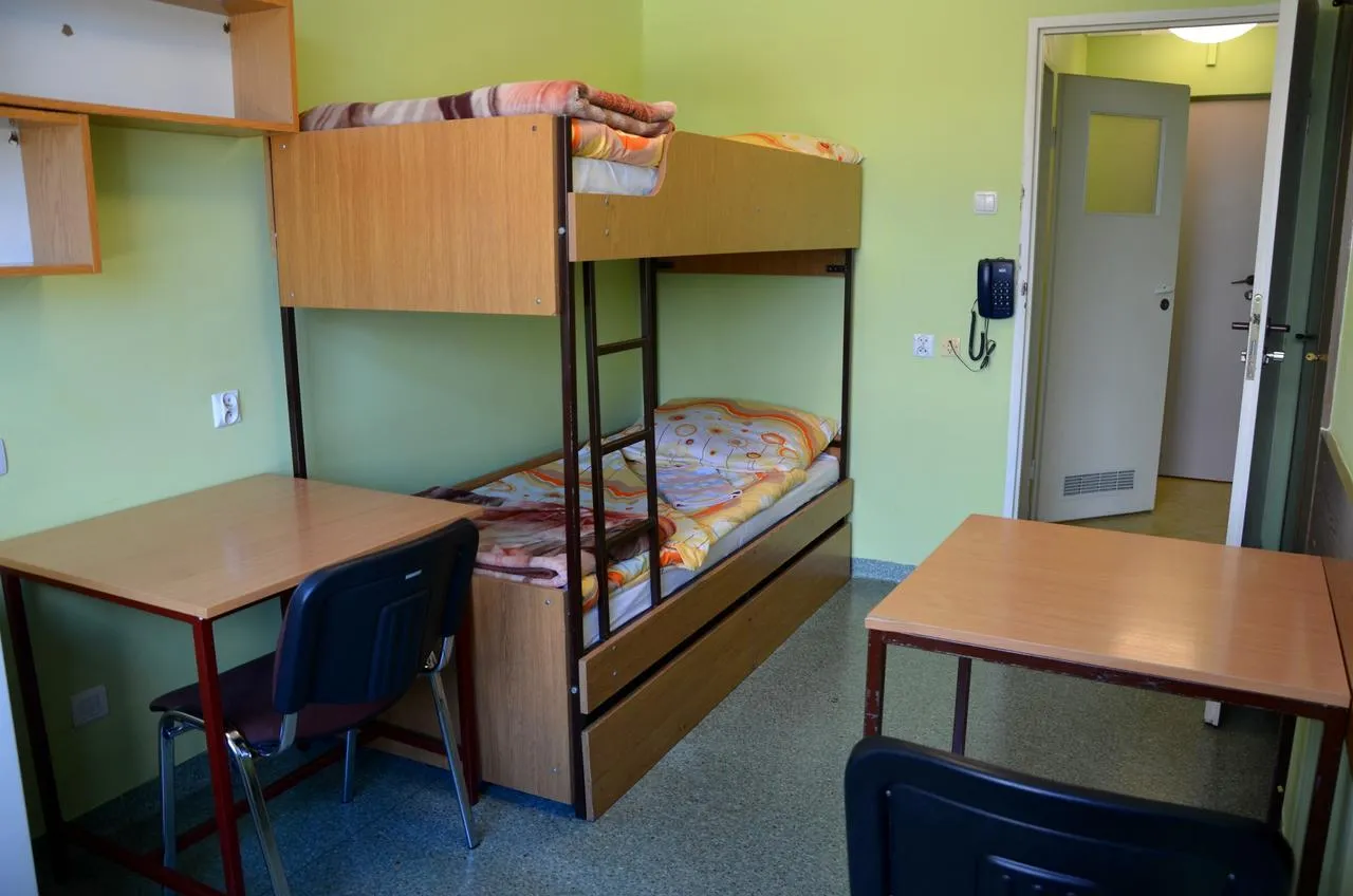 Zdjęcie Maraton Hostel Kraków: Komfortowy Nocleg z Basenem i Parkingiem