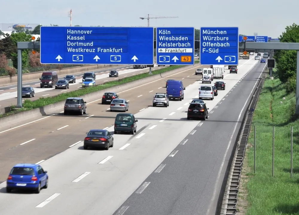 Zdjęcie Czy autostrady w Niemczech są płatne? Sprawdź zasady opłat i uniknij kar!