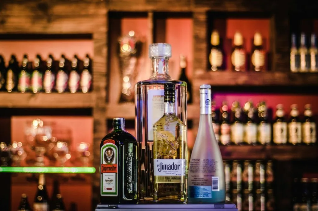 Zdjęcie Czy można przewozić alkohol do Dubaju: Limity i zasady na lotnisku
