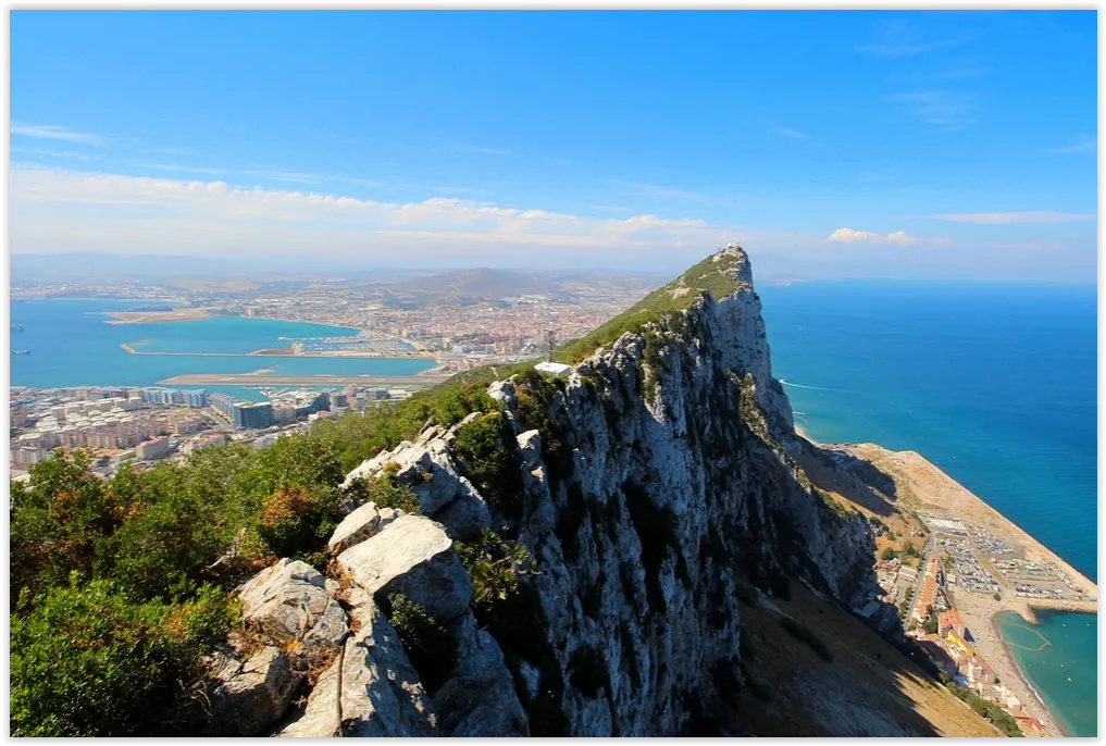 Zdjęcie Gibraltar dowód czy paszport – co naprawdę potrzebujesz do podróży?