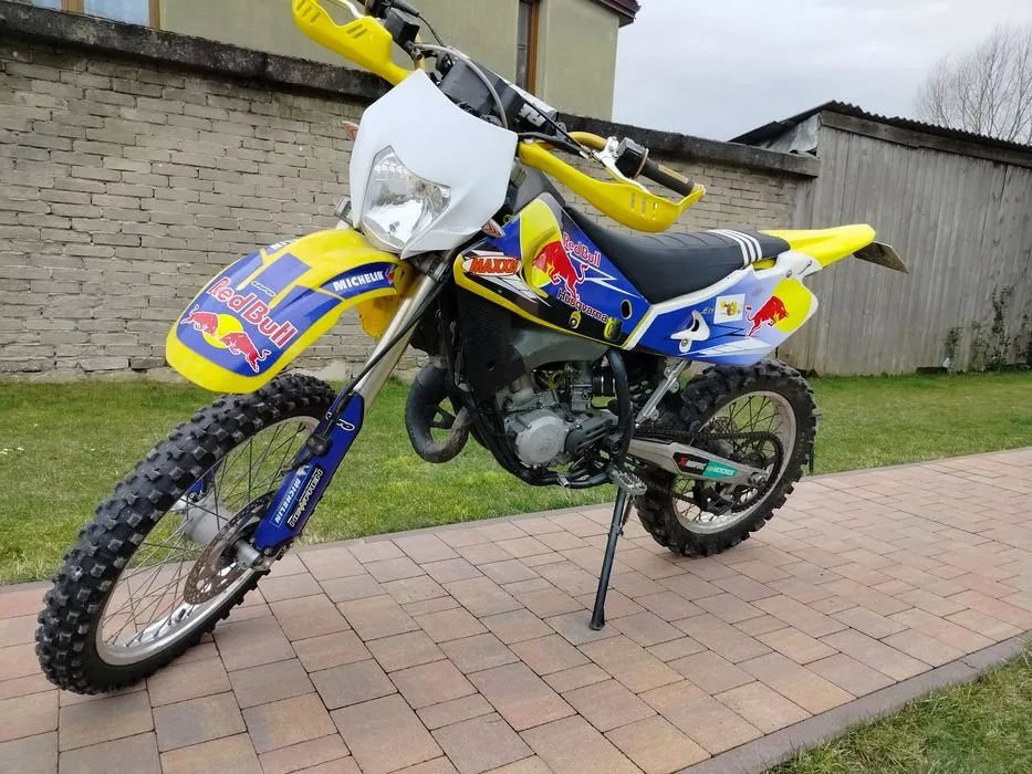 Zdjęcie Husqvarna WRE 125 - poznaj mocne strony i gdzie kupić używany motocykl