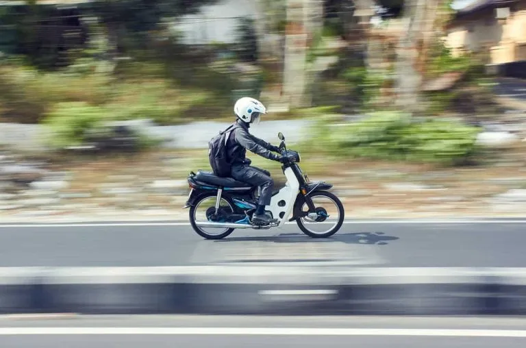 Zdjęcie Ile kosztuje ubezpieczenie motoroweru? Sprawdź, co wpływa na cenę