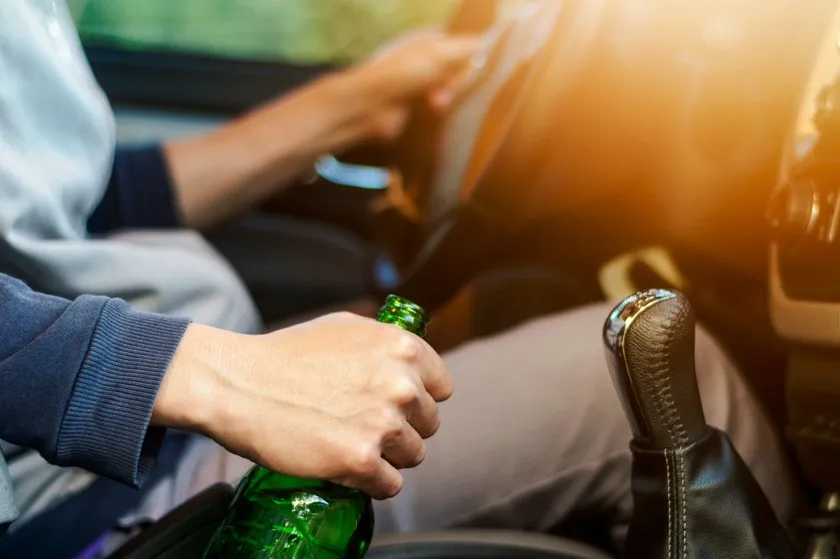 Zdjęcie Zabrane prawo jazdy za alkohol: poznaj legalne możliwości transportu