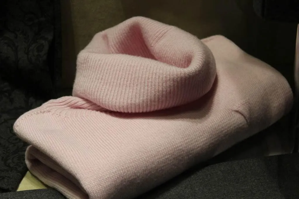 Zdjęcie Jak zwęzić sweter robiony na drutach i uzyskać idealne dopasowanie