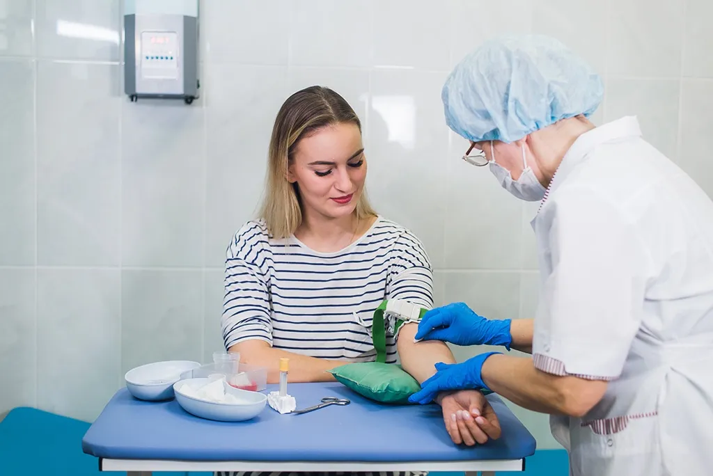 Zdjęcie W którym dniu cyklu badać progesteron, aby uzyskać wiarygodne wyniki?