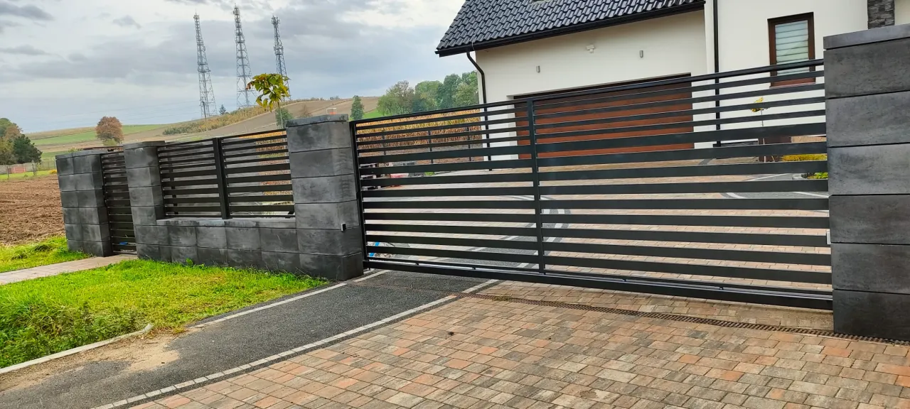 Zdjęcie Jaka grubość słupka do ogrodzenia panelowego, aby uniknąć problemów?