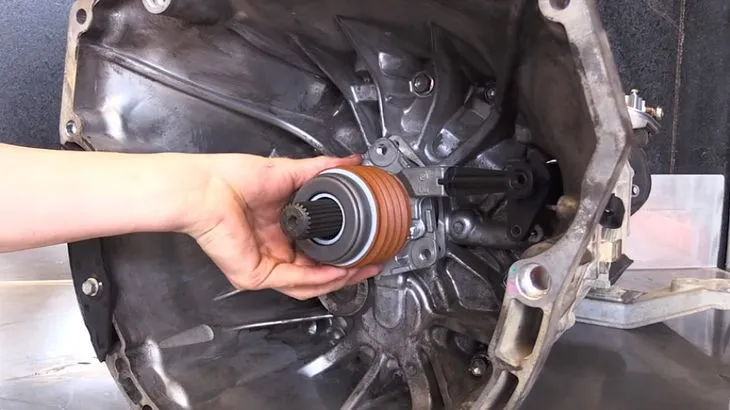Zdjęcie Jak odpowietrzyć sprzęgło Opel Corsa C i uniknąć problemów z działaniem