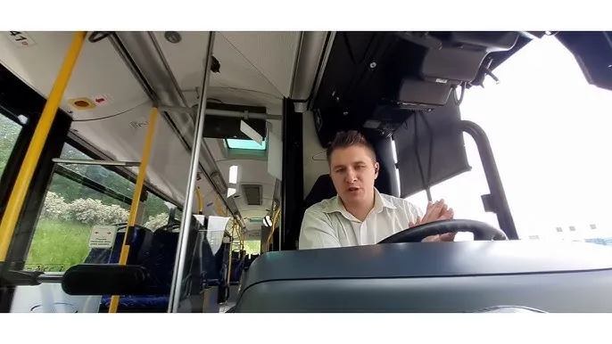 Kierowca autobusu odpoczywający w hotelu