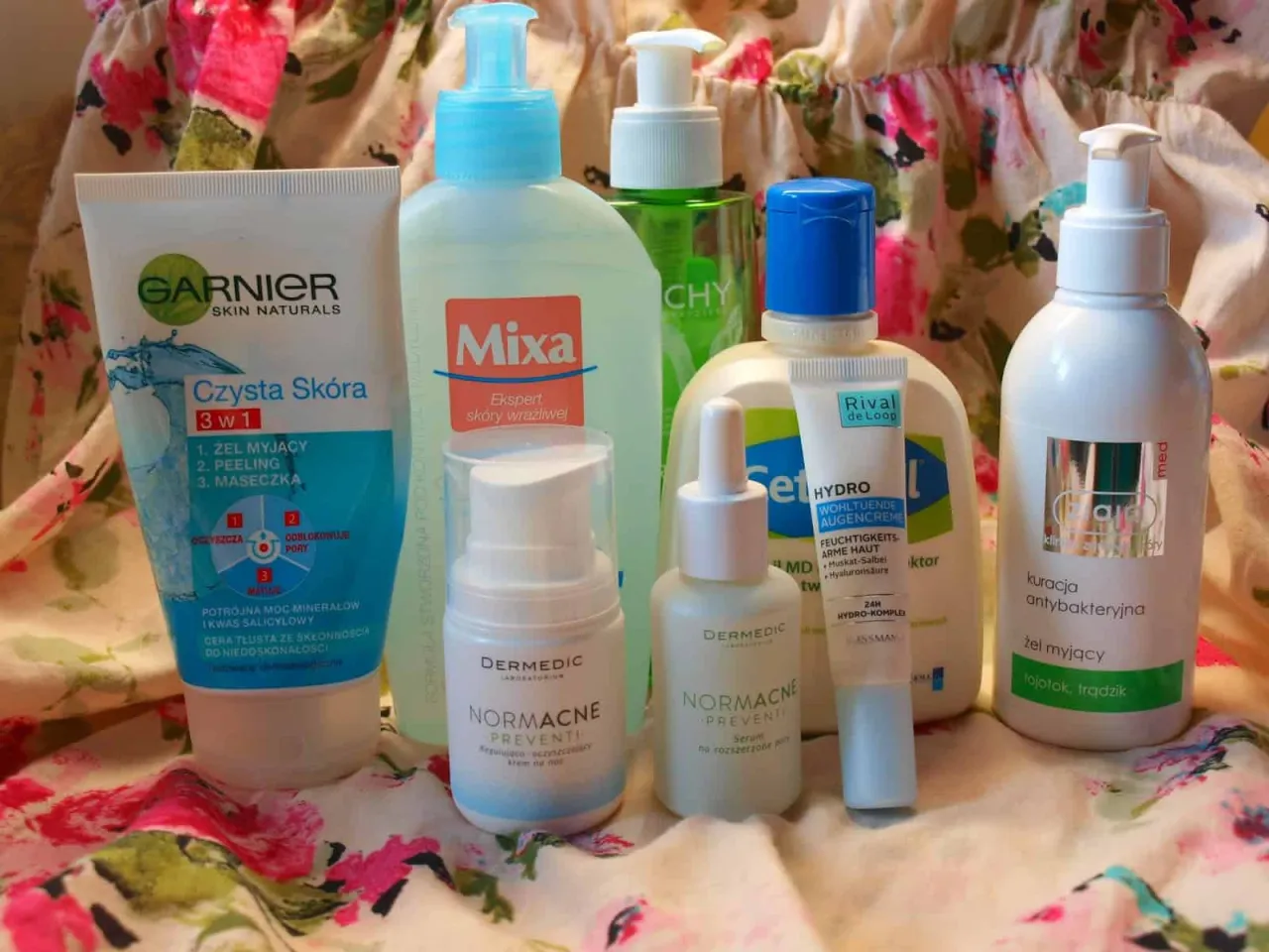 Poranna i wieczorna rutyna pielęgnacyjna dla cery tłustej