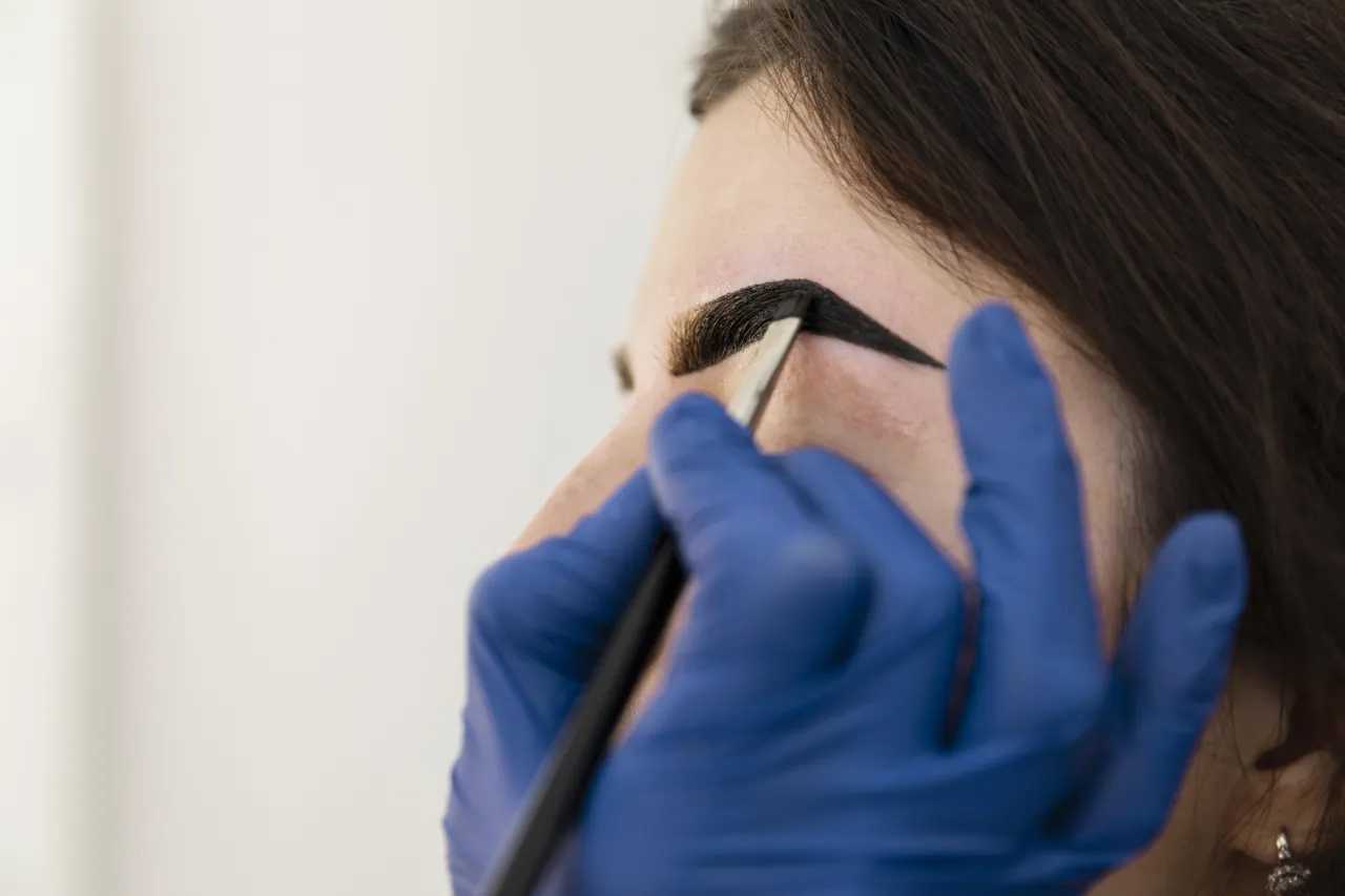 błędy przy hennie brwi