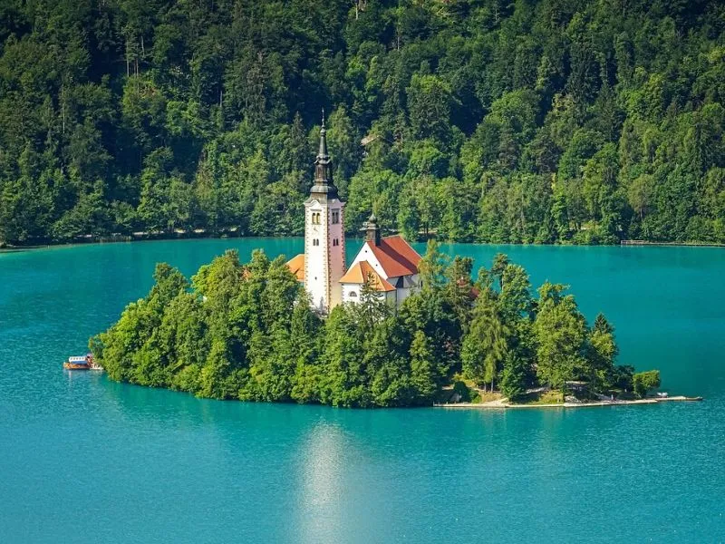 Słowenia Jezioro Bled z wyspą i zamkiem