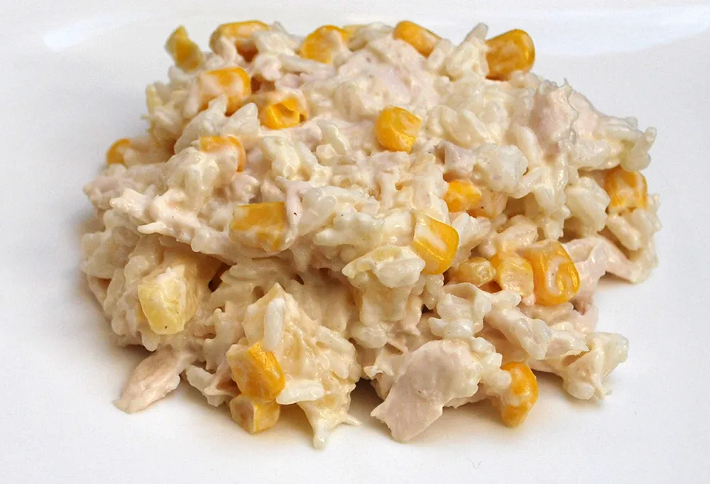 sałatka ryżowa z kurczakiem i ananasem