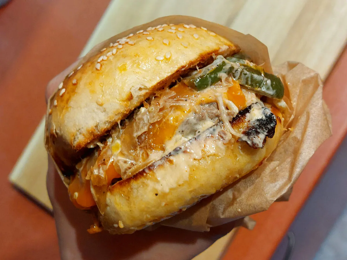 klasyczne przyprawy do burgerów, czosnek granulowany, cebula w proszku, papryka wędzona