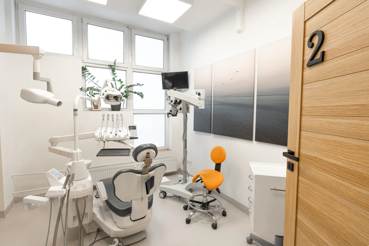 nowoczesny gabinet stomatologiczny bezbolesne leczenie
