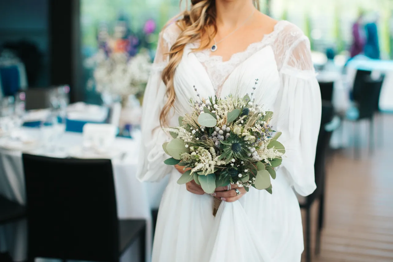 modny bukiet ślubny w stylu boho