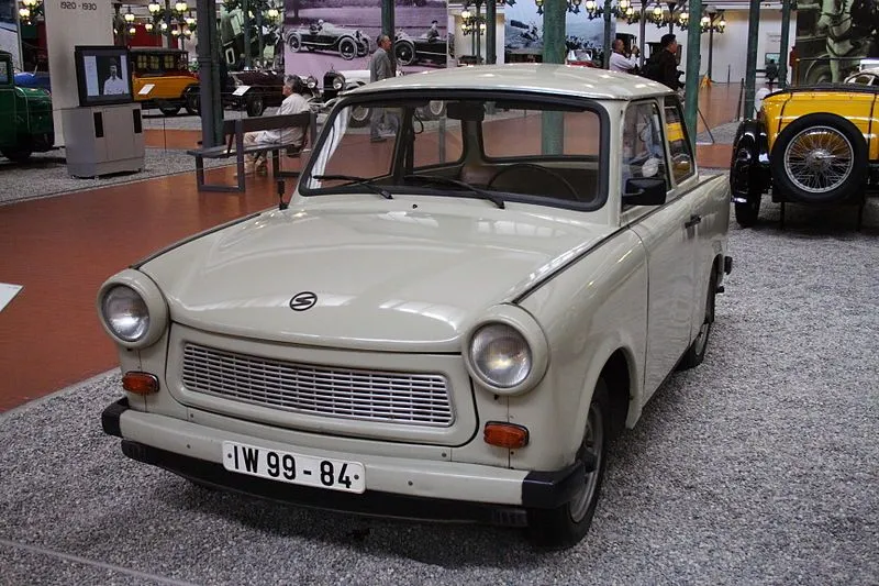 Zdjęcie Trabant z czego karoseria? Poznaj tajemnice duroplastu w designie