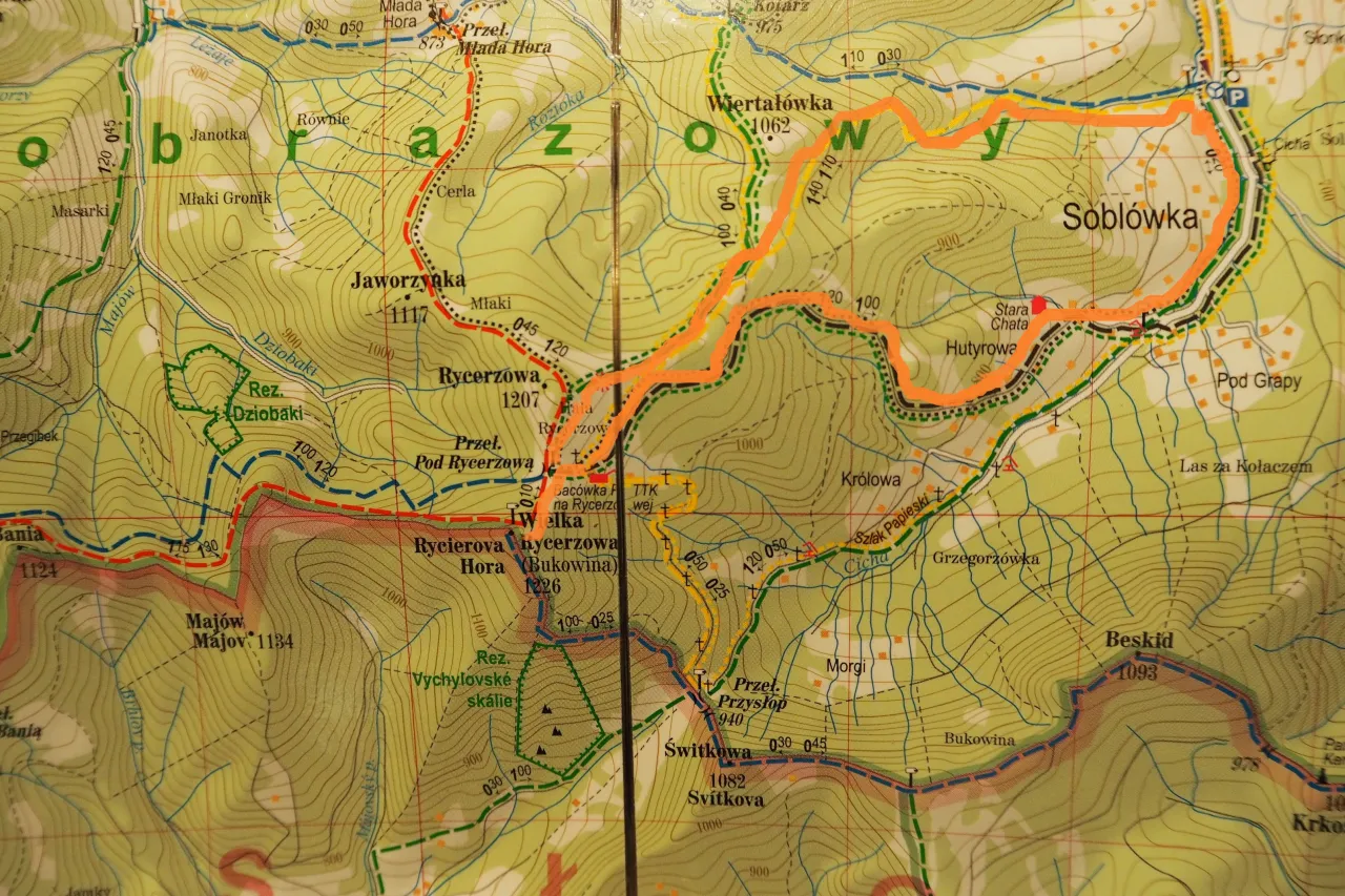 Szlaki turystyczne na Halę Rycerzową mapa