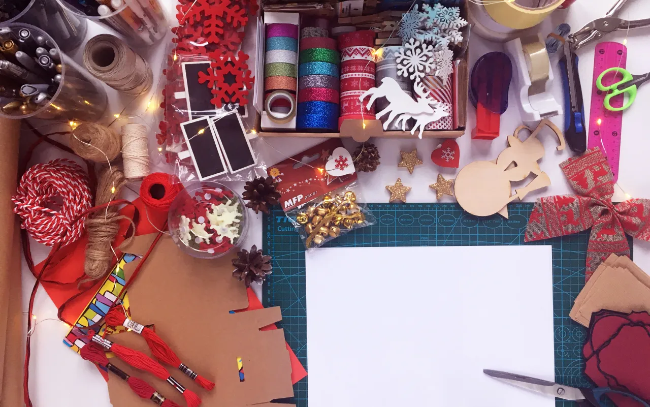 Niezbędne narzędzia do pakowania prezent&oacute;w