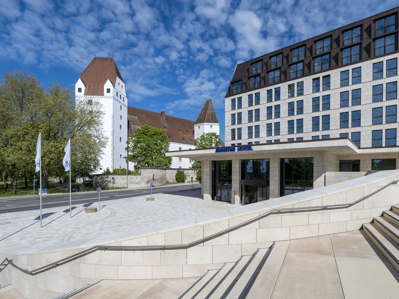 Maritim Hotel Ingolstadt Außenansicht Donau