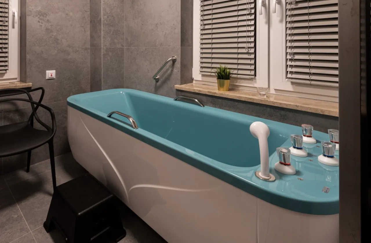 Relaks w łazience zabiegowej. Sprawdź sanatoria Busko Zdrój promocje i skorzystaj z dobrodziejstw kąpieli.