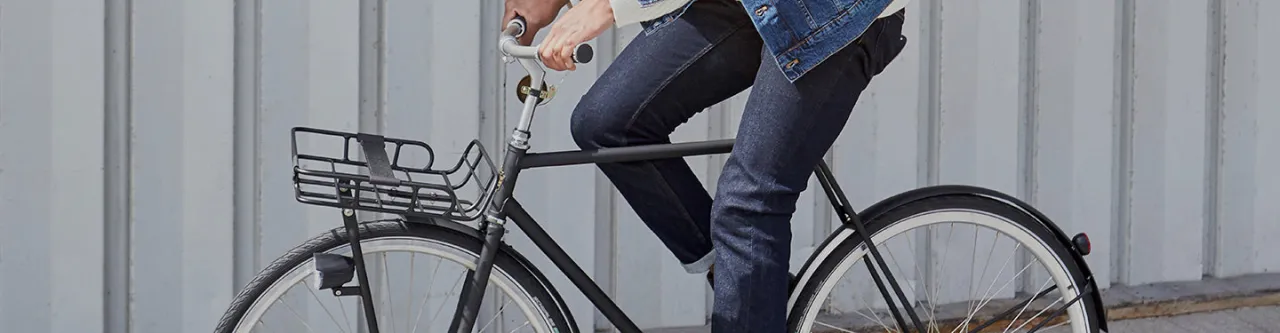 diff&eacute;rents types de porte-bagages avant sur v&eacute;los de ville et de randonn&eacute;e