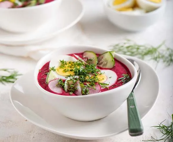 dania z botwinki zupa chłodnik sałatka