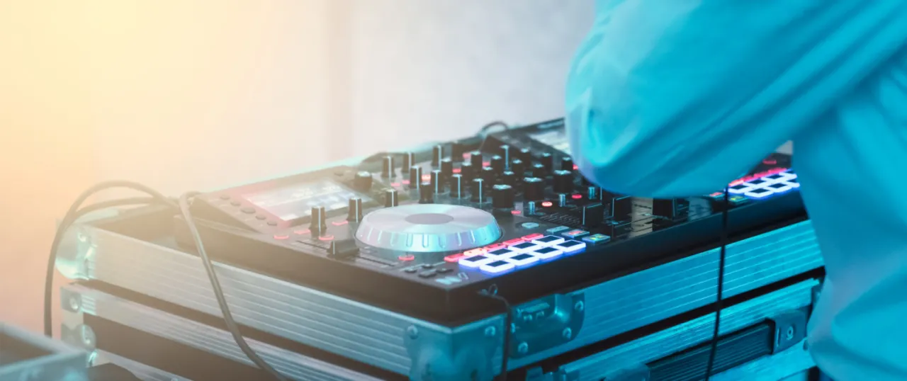 Umowa z DJ-em na wesele