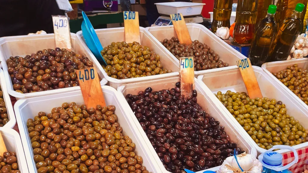 Albańskie produkty spożywcze na targu