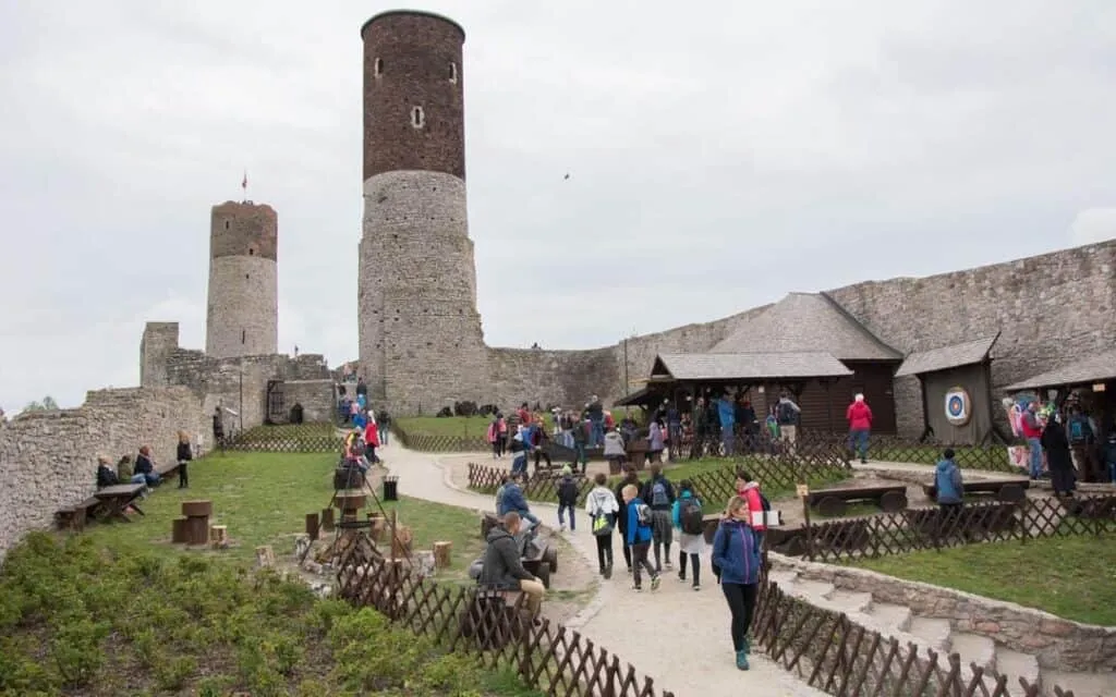 Zdjęcie Zamek Chęciny atrakcje - odkryj fascynujące miejsca i historie