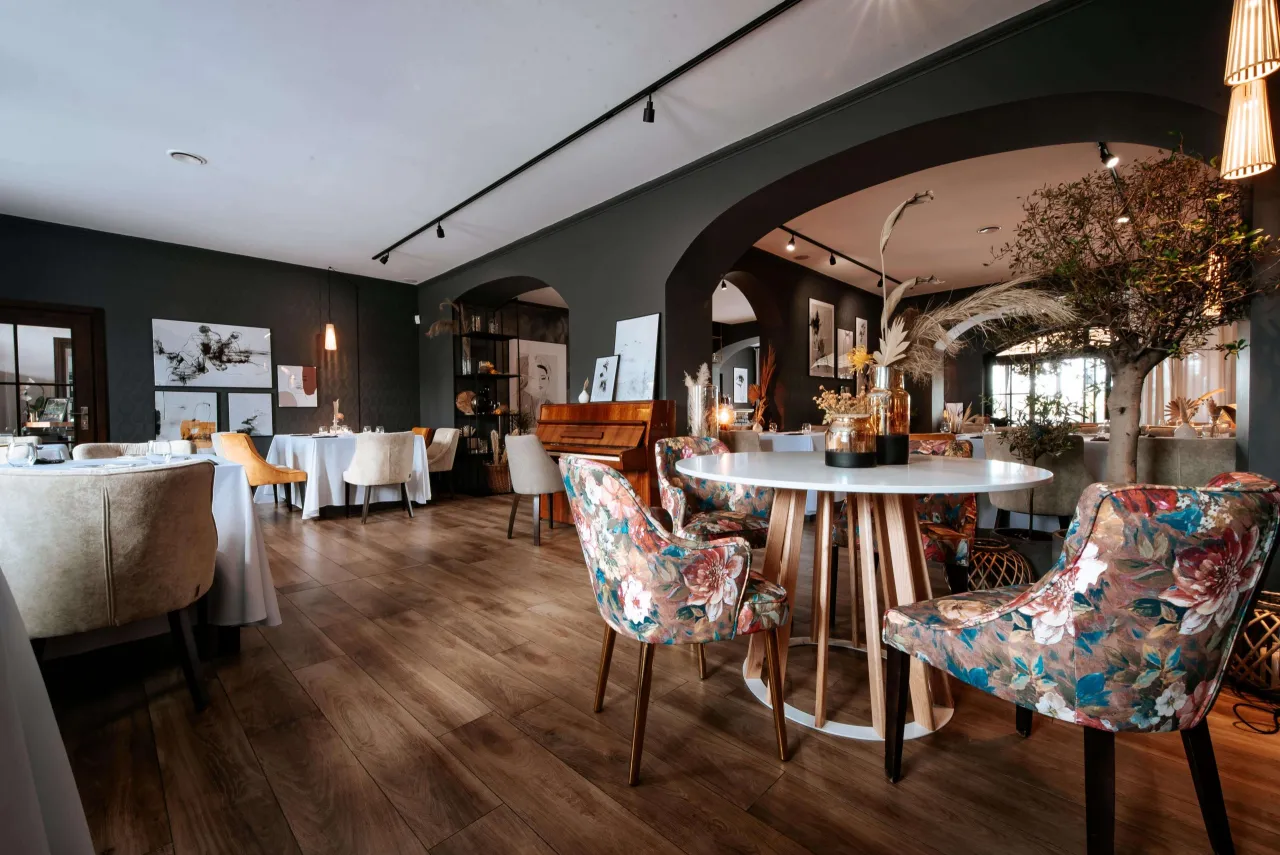 Warszawska scena kulinarna r&oacute;żnorodność restauracji