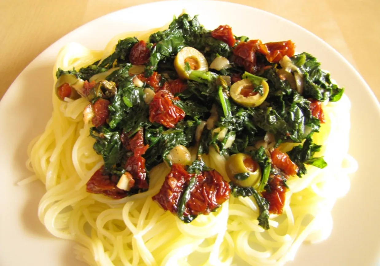 spaghetti wege bakłażan szpinak grzyby