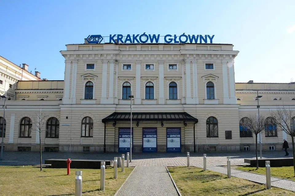 Dworzec Krak&oacute;w Gł&oacute;wny z zewnątrz