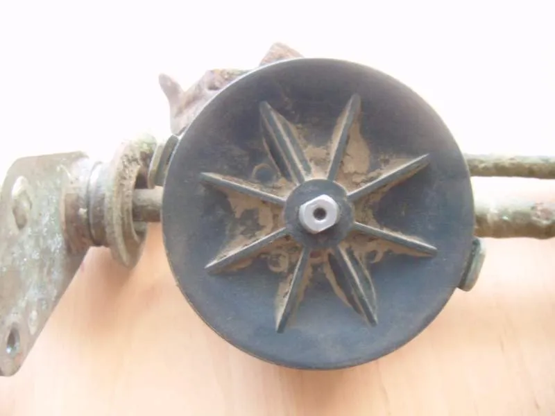 demontaż koła pasowego kosiarki, jak odkręcić koło pasowe w kosiarce