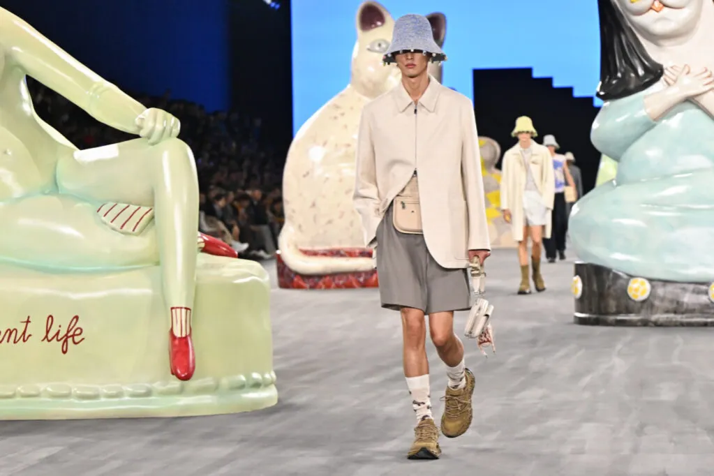 Modne kolory obuwia męskiego 2025