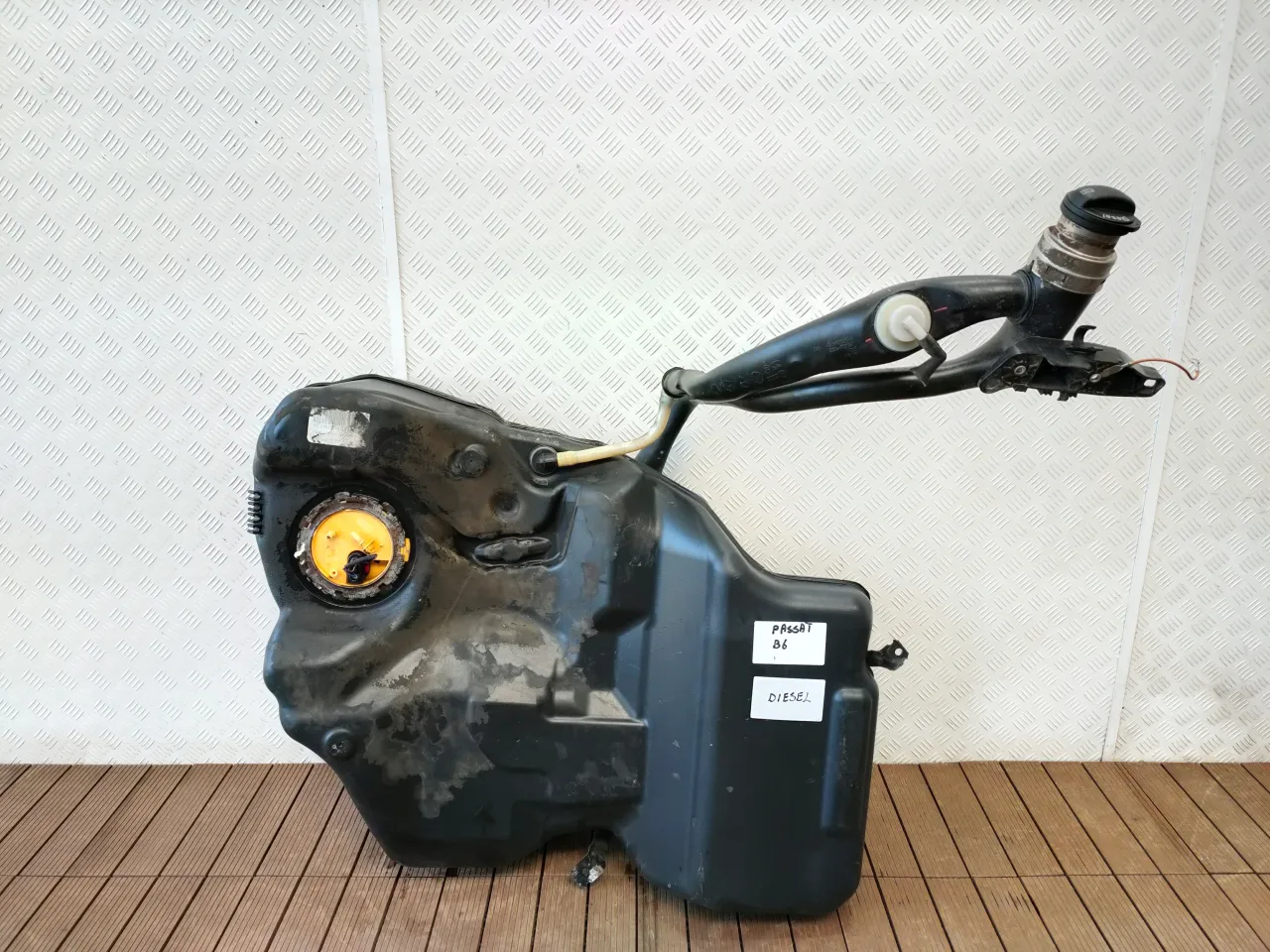 Volkswagen Passat B6 1.9 TDI zbiornik paliwa