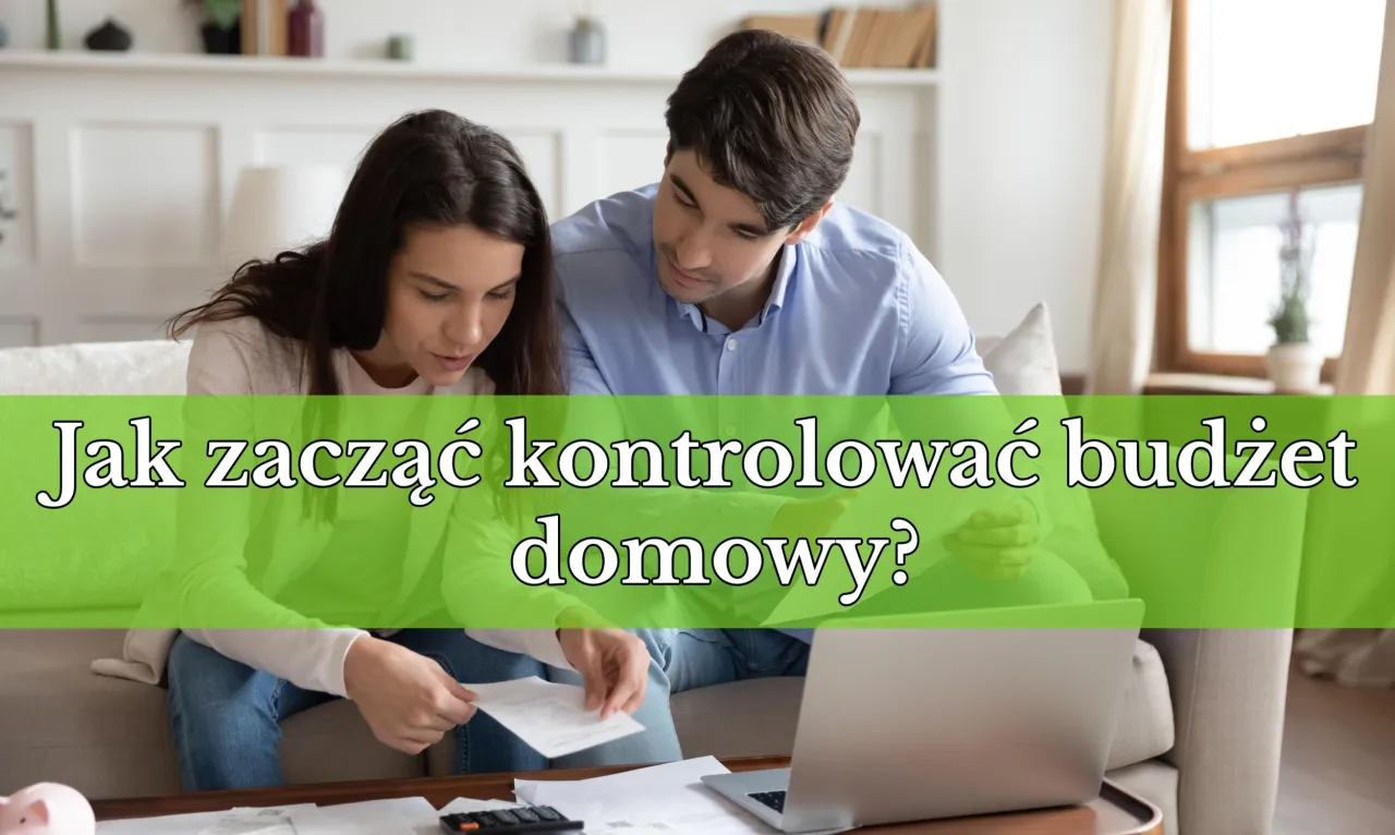 osoba analizująca domowy budżet przy biurku