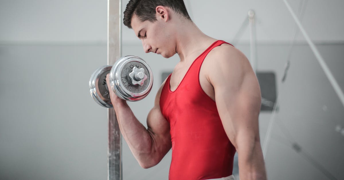 Ćwiczenia wzmacniające plecy i biceps w domu bez sprzętu