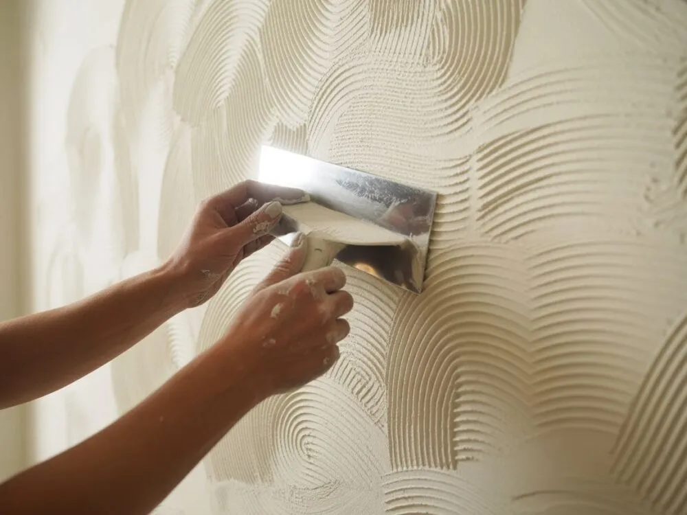 Zdjęcie Tynk strukturalny jak zrobić samemu – uniknij najczęstszych błędów