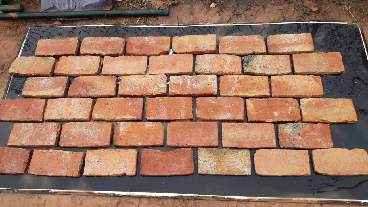Zdjęcie Podłoga z cegły na tarasie: jak wykonać, zalety i wady