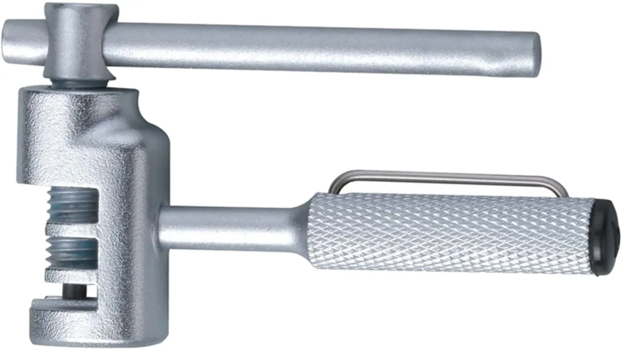 skuwacz do łańcucha rowerowego w użyciu