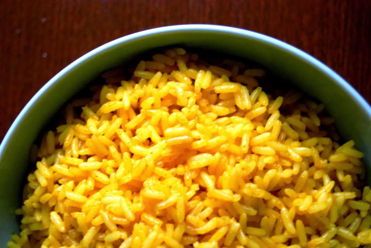 ż&oacute;łty ryż z kurkumą sypki