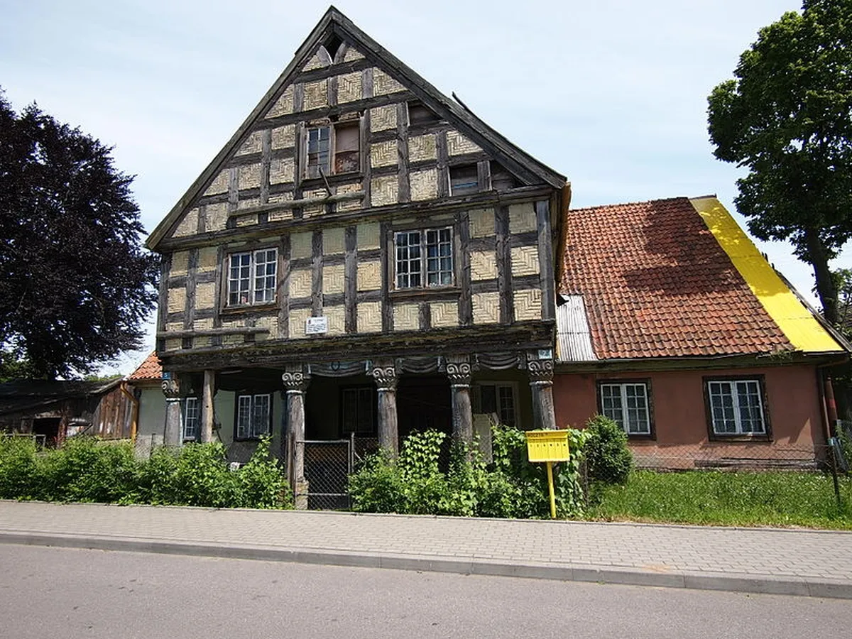 drewniany dom zabytkowy architektura