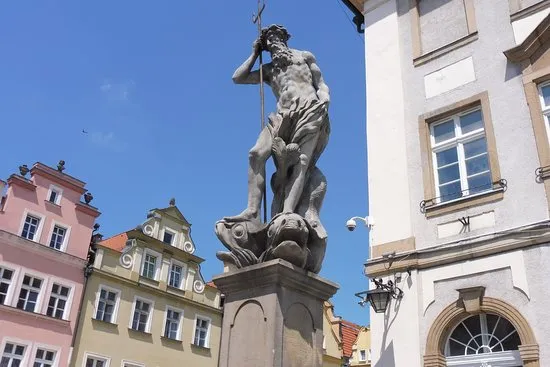 Rynek Jelenia Góra kamieniczki Neptun