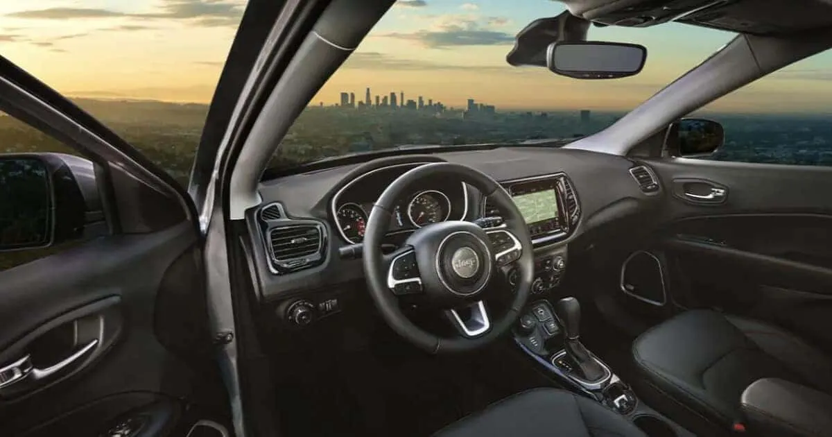 Jeep Compass wnętrze po liftingu 2021